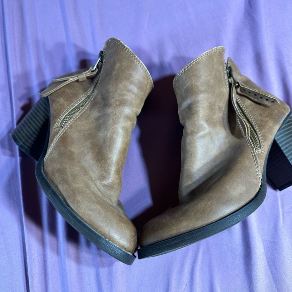 Target size 7 heeled booties super adorable and comfortable!! - Picture 8 of 9